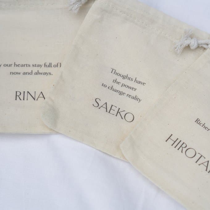 フォント変更OKの名入れ巾着席札／snc01